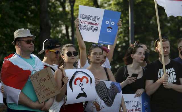 Білоруси втомилися від свого "вусатого таргана" Олександра Лукашенка та прагнуть змін