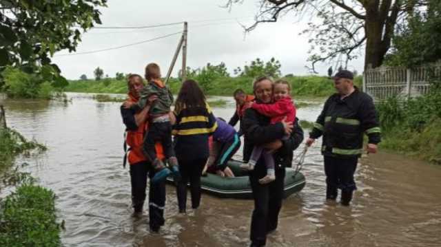 Потоп на Западе Украины: Зеленский пообещал найти жилье пострадавшим