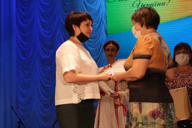 Зеленский предоставил новое жилье переселенцам из Луганской области