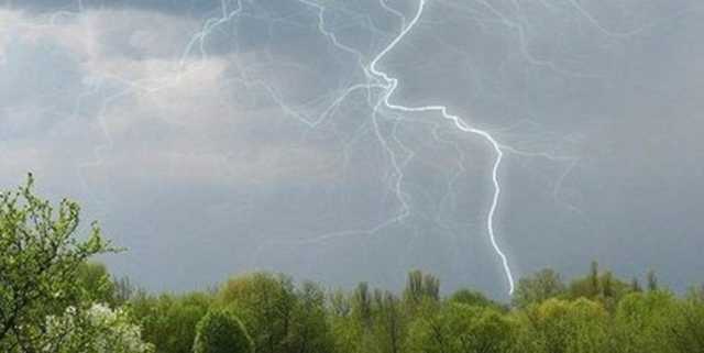 На Западную Украину надвигается новый антициклон с грозами и шквалами