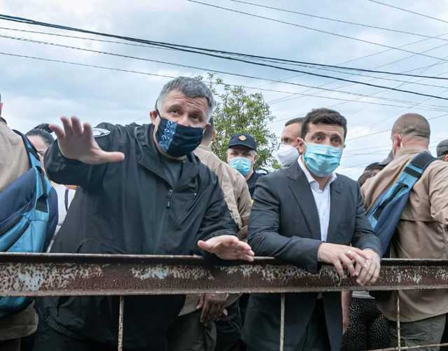 Зеленский во время пиар-визита на Прикарпатье вместо помощи делал селфи с пострадавшими, – Розенко