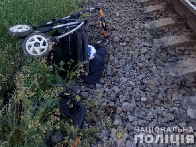 В Днепре локомотив снес коляску с ребенком: на бабушку завели дело