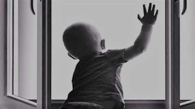 В Киеве из окон многоэтажек за прошлые сутки выпали два ребенка