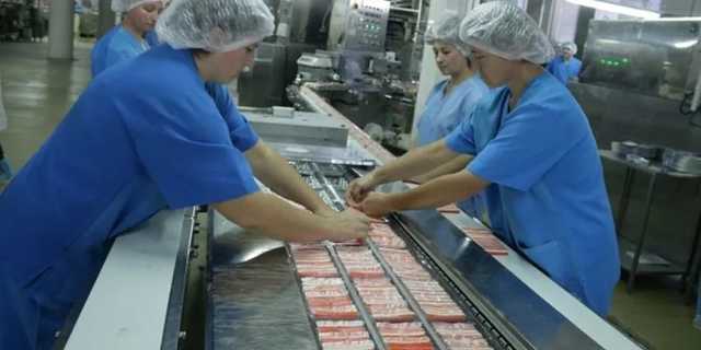 На фабрике крабовых палочек «Водный мир» вспышка COVID-19. Завод закрыли