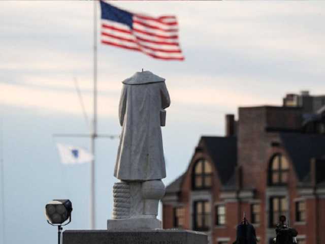 Трамп указом запретил портить памятники в США и пообещал вандалам длительные сроки