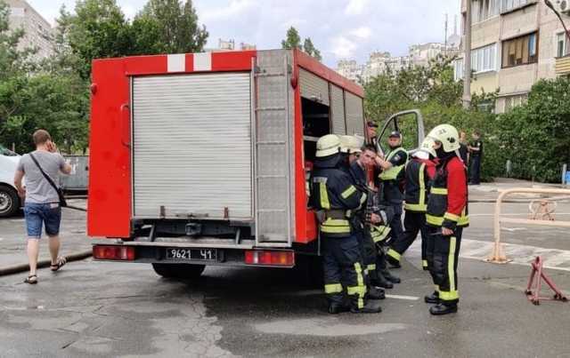 В Киеве ликвидировали пожар на Позняках