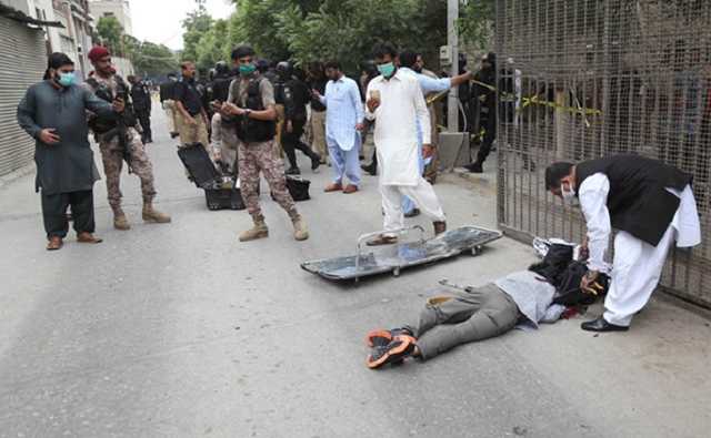 Террористы атаковали фондовую биржу в Пакистане: восемь человек погибло