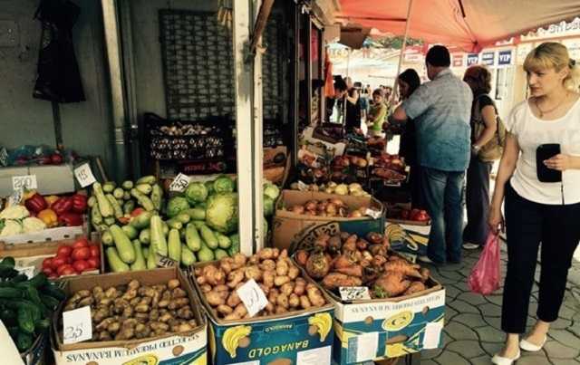 Сомнительные дезинфекторы и нет проветривания. На рынках Киева выявили нарушения