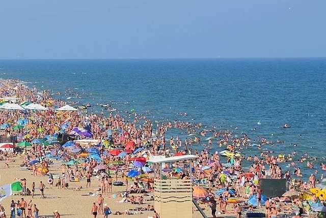 В Украине отдыхающие тотально срывают карантин: о дистанции и масках уже забыли