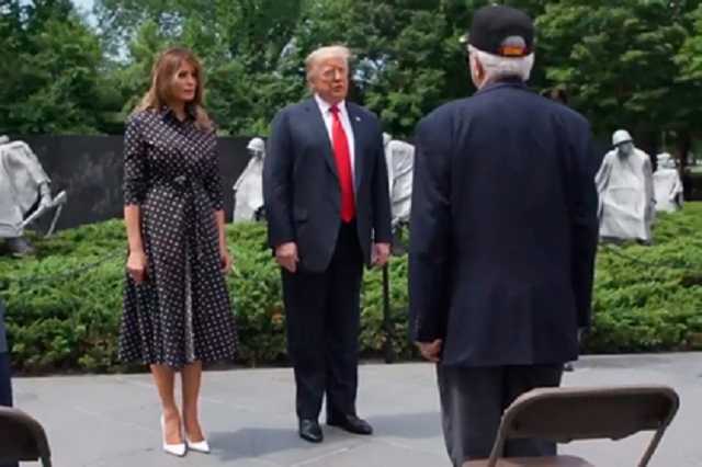 Меланию Трамп без маски раскритиковали за встречу с ветеранами