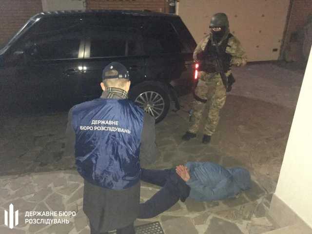 В Киеве бывший полицейский с подельником вымогали миллион гривен