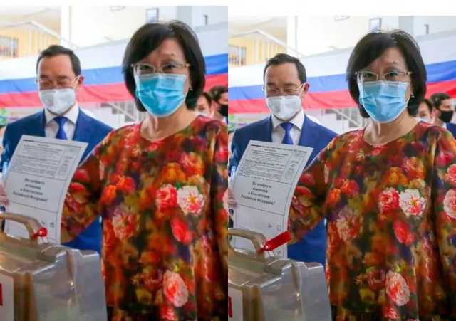 Голосование за поправки в РФ: Мэр Якутска проголосовала против и ее фото отредактировали