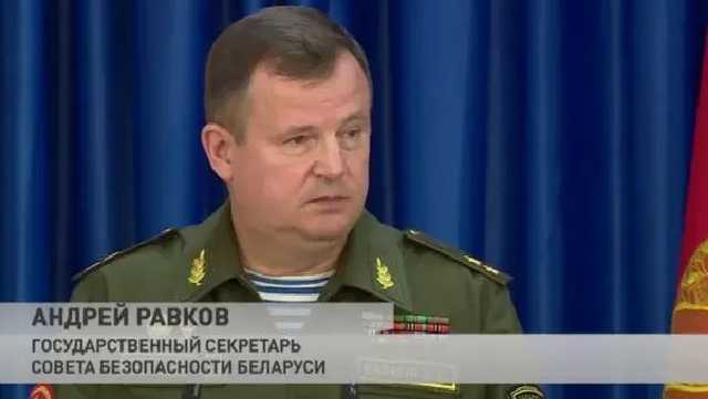 Секретарь совета обороны Беларуси пригрозил применить армию против протестующих