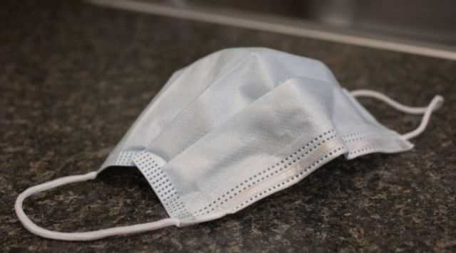 Полтавчанина оштрафували на 17 тисяч за перебування без маски у під’їзді