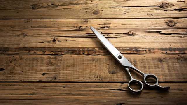 В Киеве патрульные спасли мужчину, который пытался заколоть себя ножницами