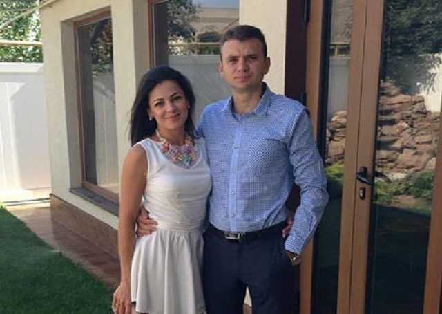 "Убийца!": в Николаеве на похоронах жены депутата родные погибшей накинулись на вдовца