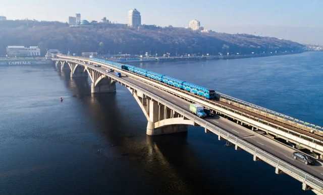 Кличко предложили переименовать мост Метро в честь Авакова