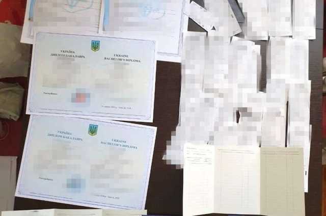 В ДНР для продвижения по службе требуют украинский диплом, но СБУ против