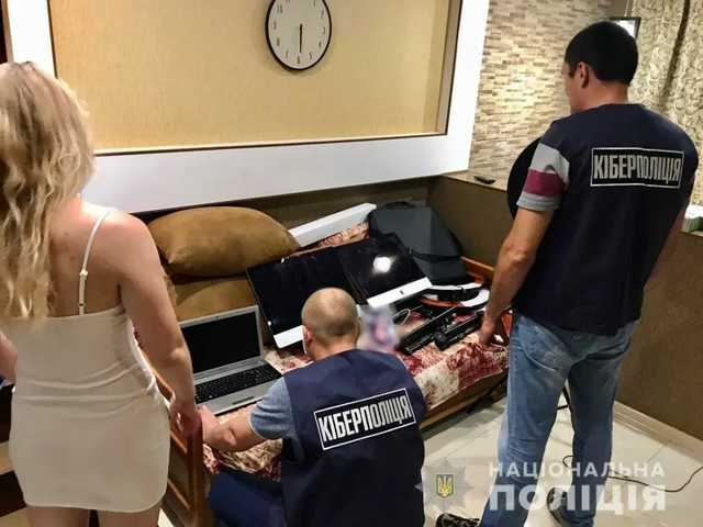 В Херсоне разоблачили порностудию, где работали шесть вебкам-моделей