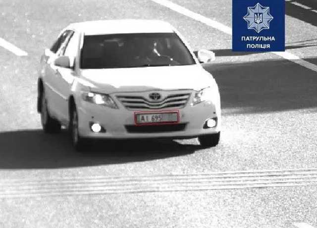 Авто мчало 231 км/час: полиция названа новых нарушителей скорости