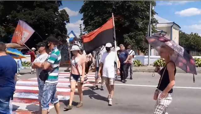 В Черновицкой области люди снова перекрыли трассу Черновцы – Житомир: выступают против укрупнения района