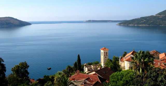 Черногория внесла Украину в "зеленый список": въезд свободен