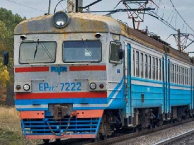 Пассажиры без масок почти на час задержали движение электрички под Харьковом