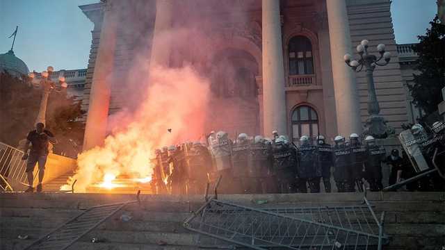 Украина открестилась от причастности к протестам в Сербии