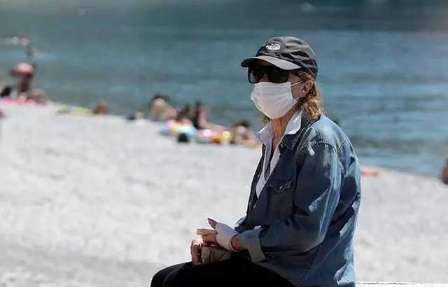 Комаровский объяснил, почему надо бояться маршруток, а не пляжей во время эпидемии COVID-19