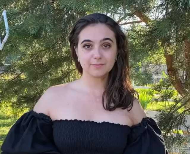 Мендель в пикантном наряде прокомментировала слухи о беременности от Зеленского