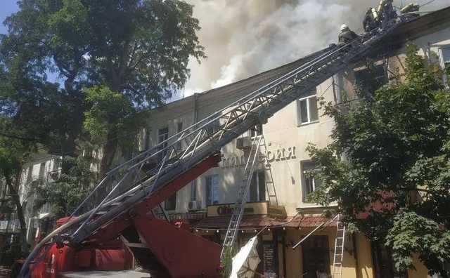 В Одессе загорелась многоэтажка