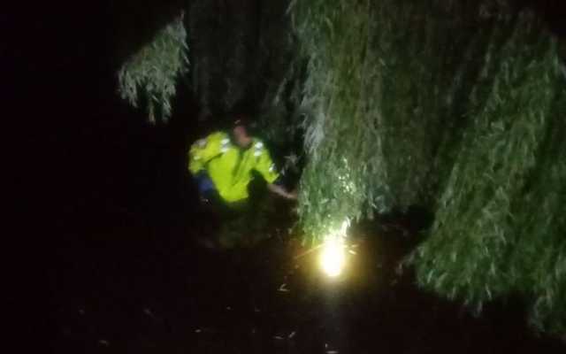 В Киеве из водоема спасатели достали тело женщины