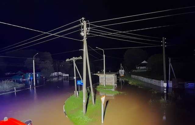 Шквал та зливи підтопили та знеструмили села на Рівненщині