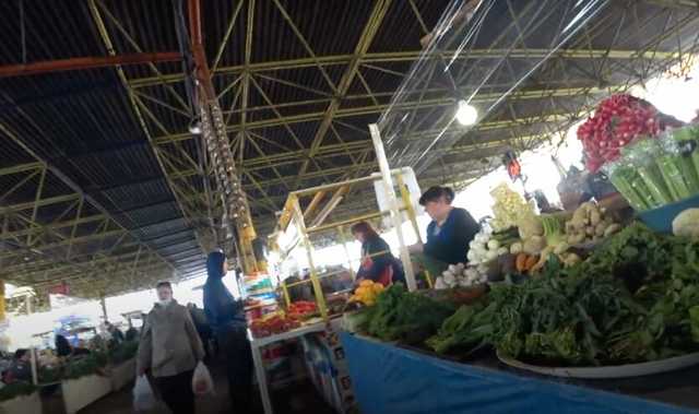 В Украине взвинтили цены на тепличные овощи