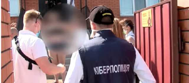 Дітей приводили батьки: на Вінниччині іноземець з дружиною влаштували дитячу порностудію