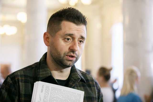 Каждый украинец из своего кармана платит за зеленый тариф — Арахамия