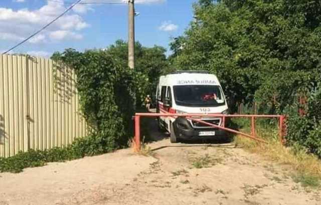В Киеве из-за самовольно возведенного шлагбаума скорая не успела к больному
