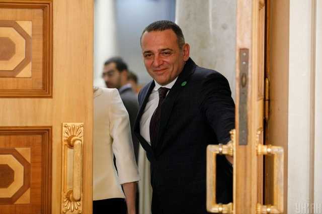 Рада не внесла до порядку денного законопроєкт Бужанського про мову