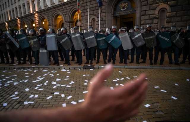 Політичне протистояння в Болгарії. Протести охопили щонайменше 10 міст