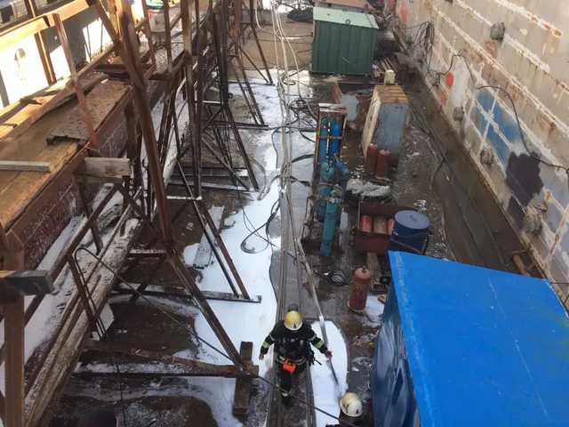 В Николаеве на судостроительном заводе загорелся десантный корабль «Юрий Олефиренко»