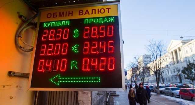 Украинский бизнес ждет рост курса доллара выше 28 гривен