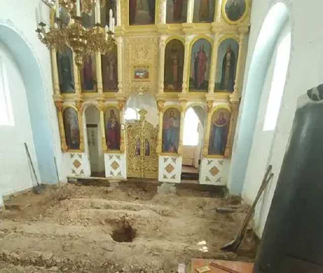 В Сумской области под полом церкви нашли детские и женские черепа