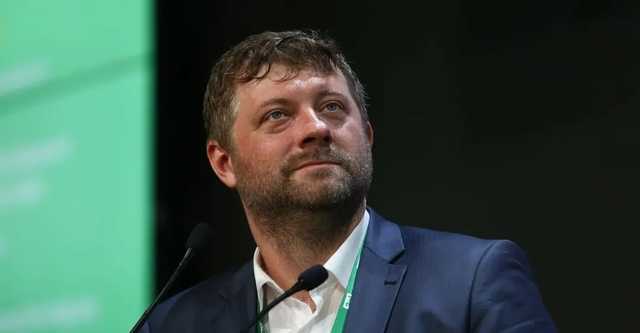 Корниенко в Раде перепутал микрофон с телефоном