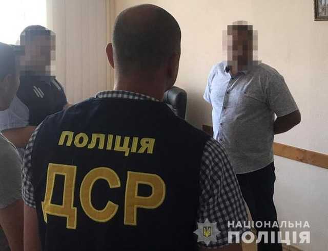 За 2 суток на взятках поймали 9 чиновников