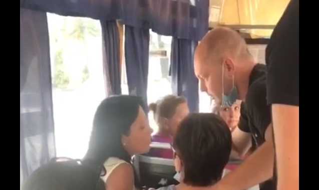 В Днепре проучили мужчину, который избил женщину в маршрутке