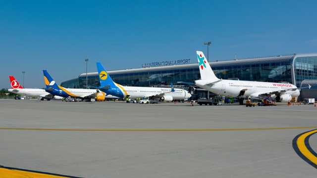 Минздрав обновил списки стран "красной" и "зеленой" зон: куда разрешено полететь украинцам