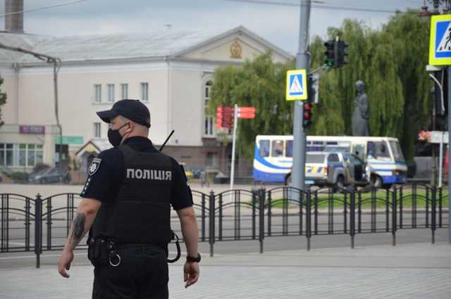 Захоплення заручників у центрі Луцька: фото з місця ЧП