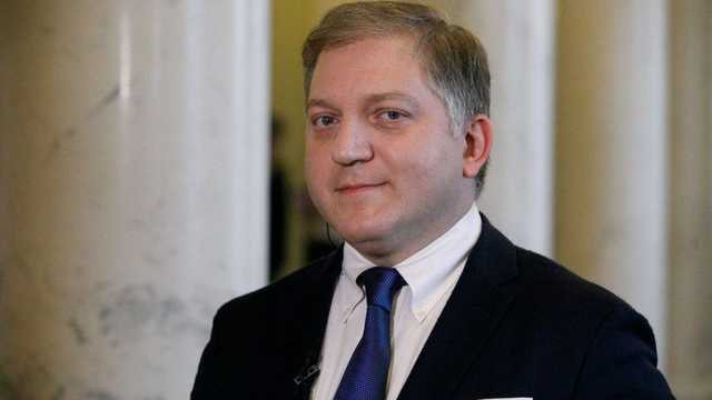 У Києві облили зеленкою нардепа від ОПЗЖ Волошина