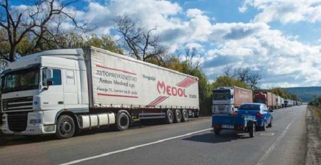 В’їзд вантажівок у зону ООС обмежать