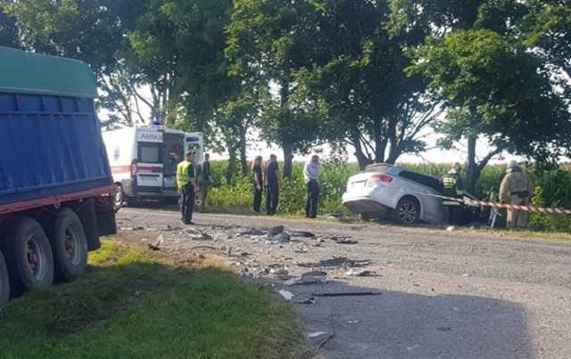 В Винницкой области три человека погибли в ДТП с зерновозом